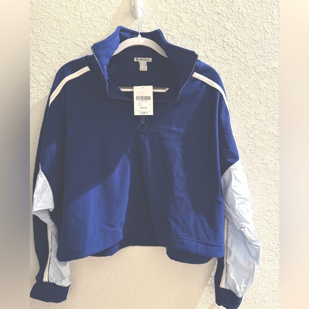 NWT forever 21 cropped long sleeve jacket no hood Sz M in navy / light blue
